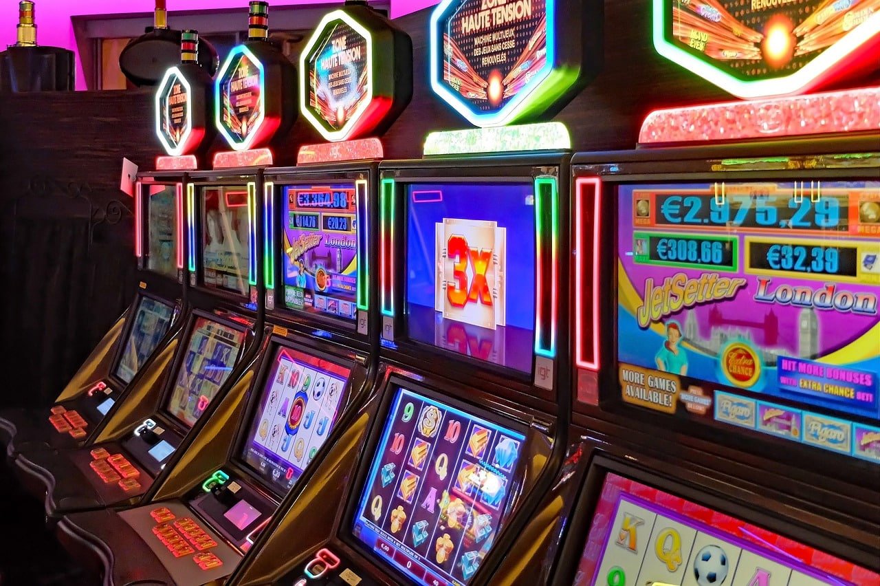 Filipino players enjoying okebet apk sports and gaming on smartphones